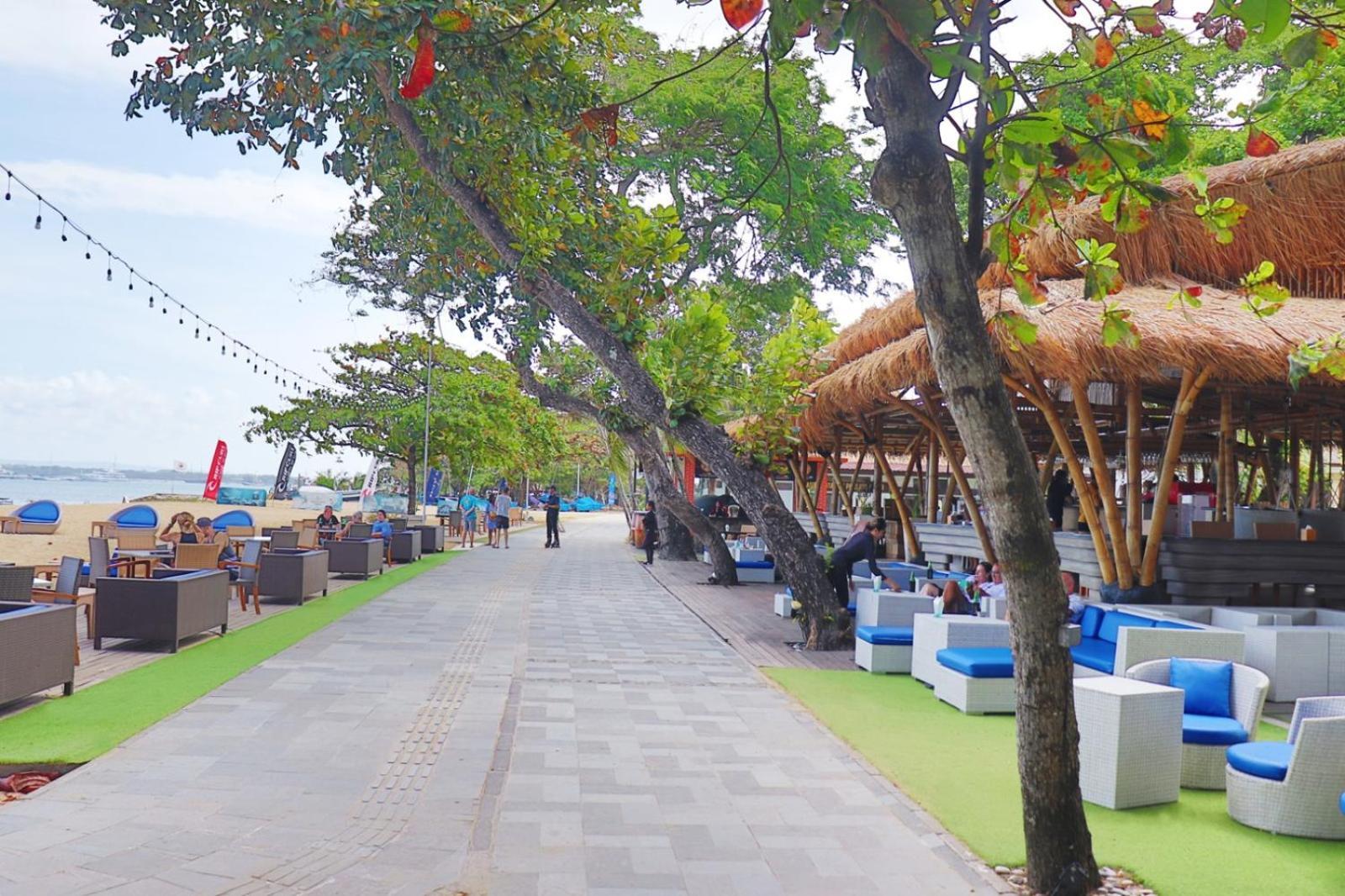 Prama Sanur Beach Bali Kültér fotó The boardwalk at the beach