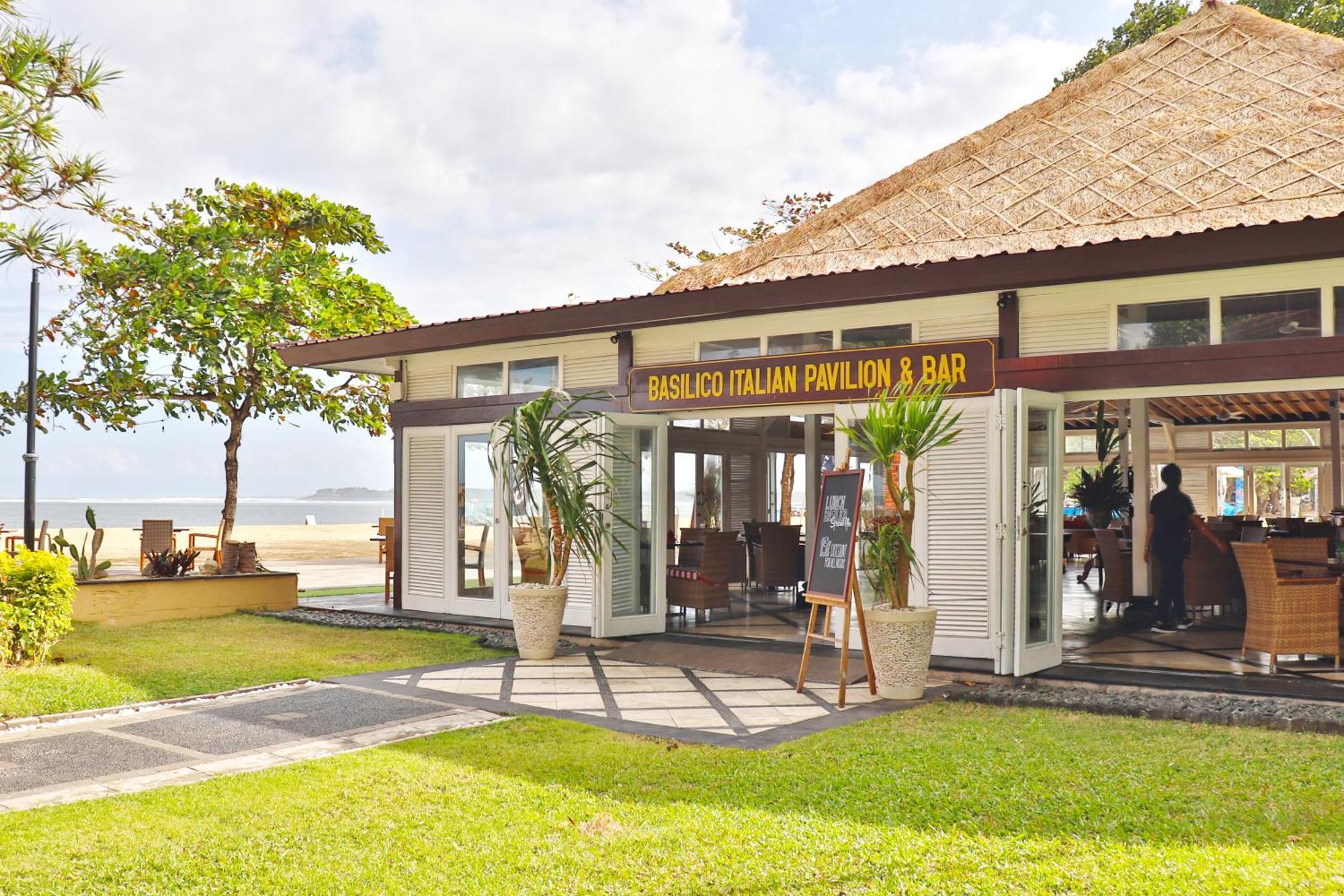 Prama Sanur Beach Bali Kültér fotó The beach bar at the resort