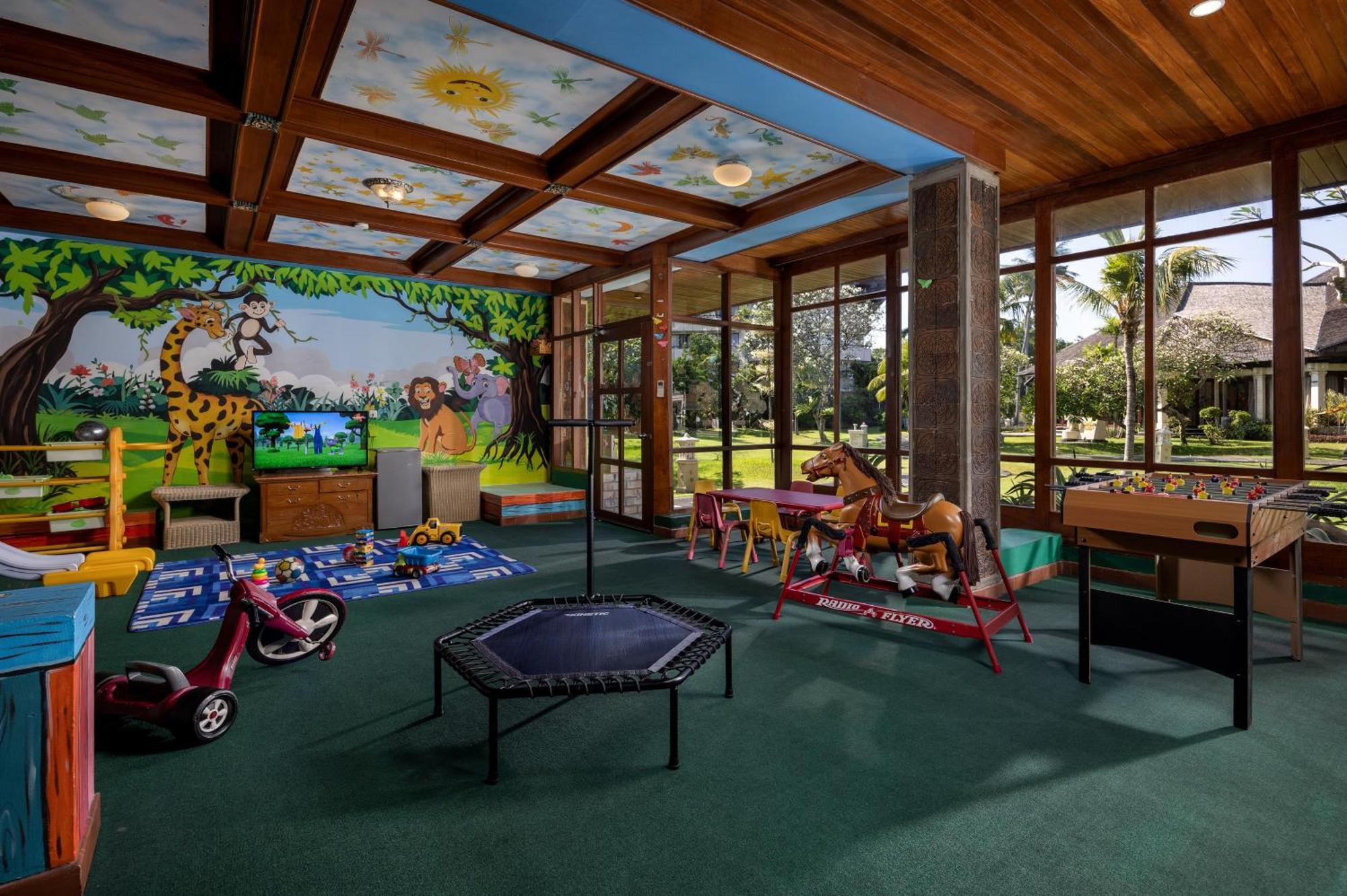 Prama Sanur Beach Bali Kültér fotó The interior of a McDonald's PlayPlace