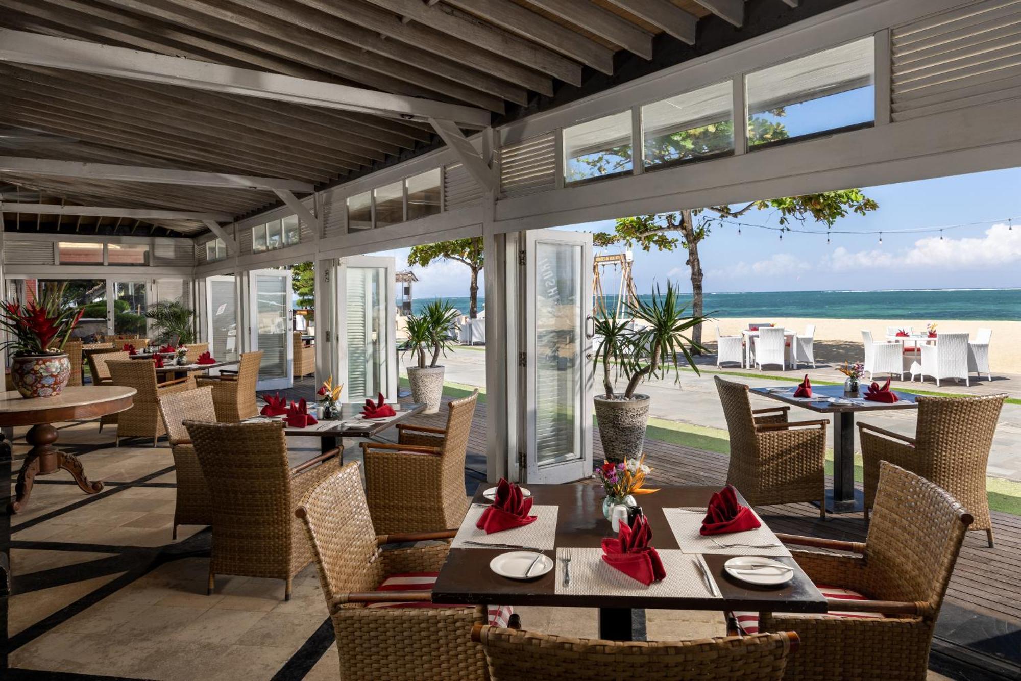 Prama Sanur Beach Bali Kültér fotó The Beachfront Restaurant
