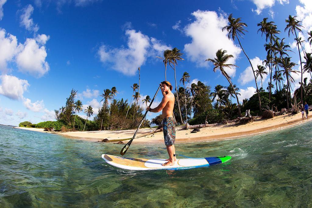 Prama Sanur Beach Bali Kültér fotó Stand up paddle boarder on the beach